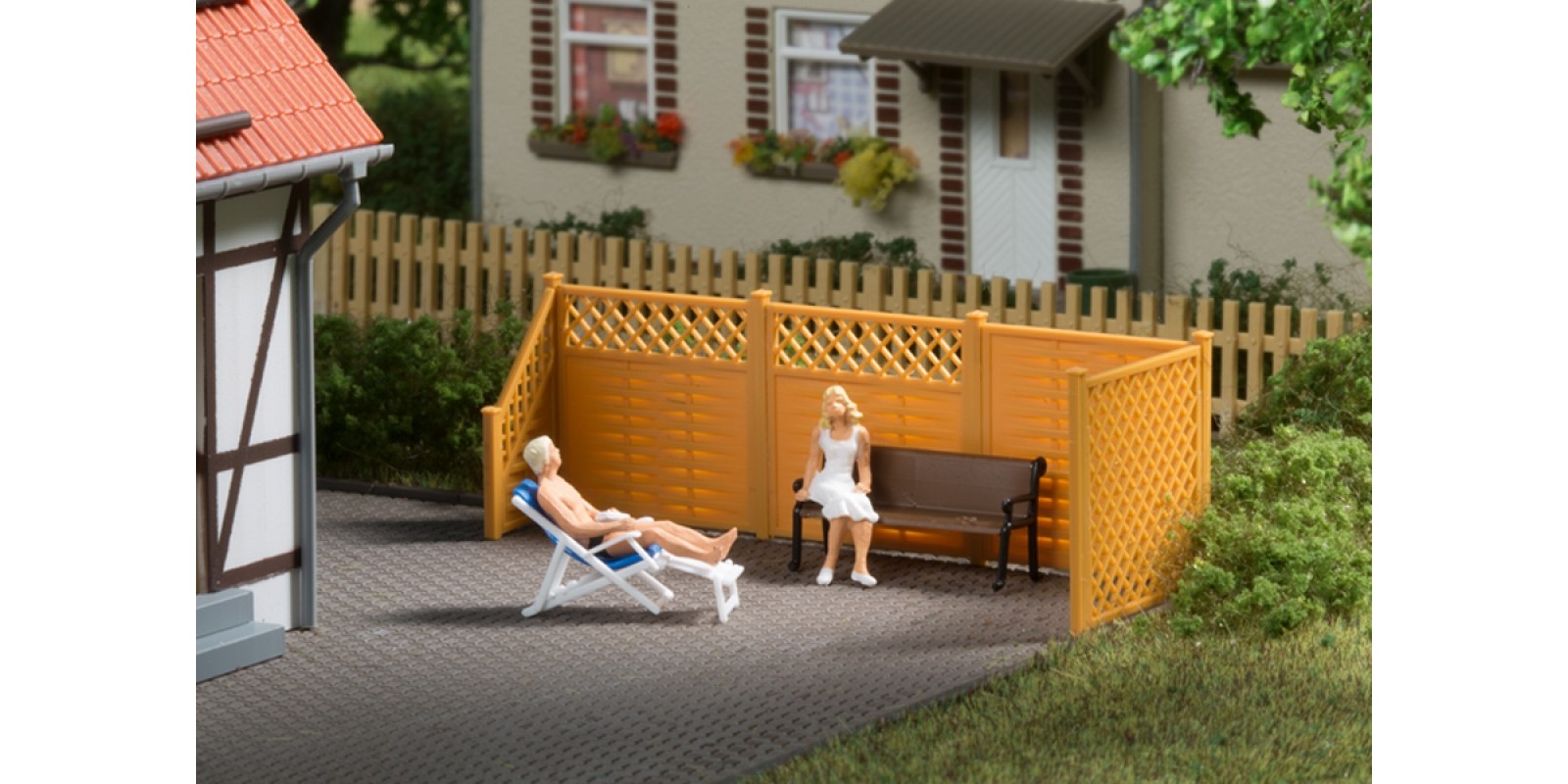 AU41648 Privacy fence with posts