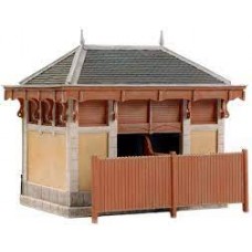 AR10.266 French toilet and equipment building, 1:87, resin kit, unpainted