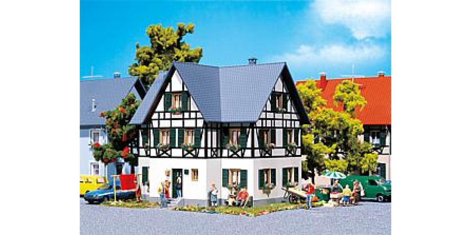 Fa130259 	 Half-timbered two-family house