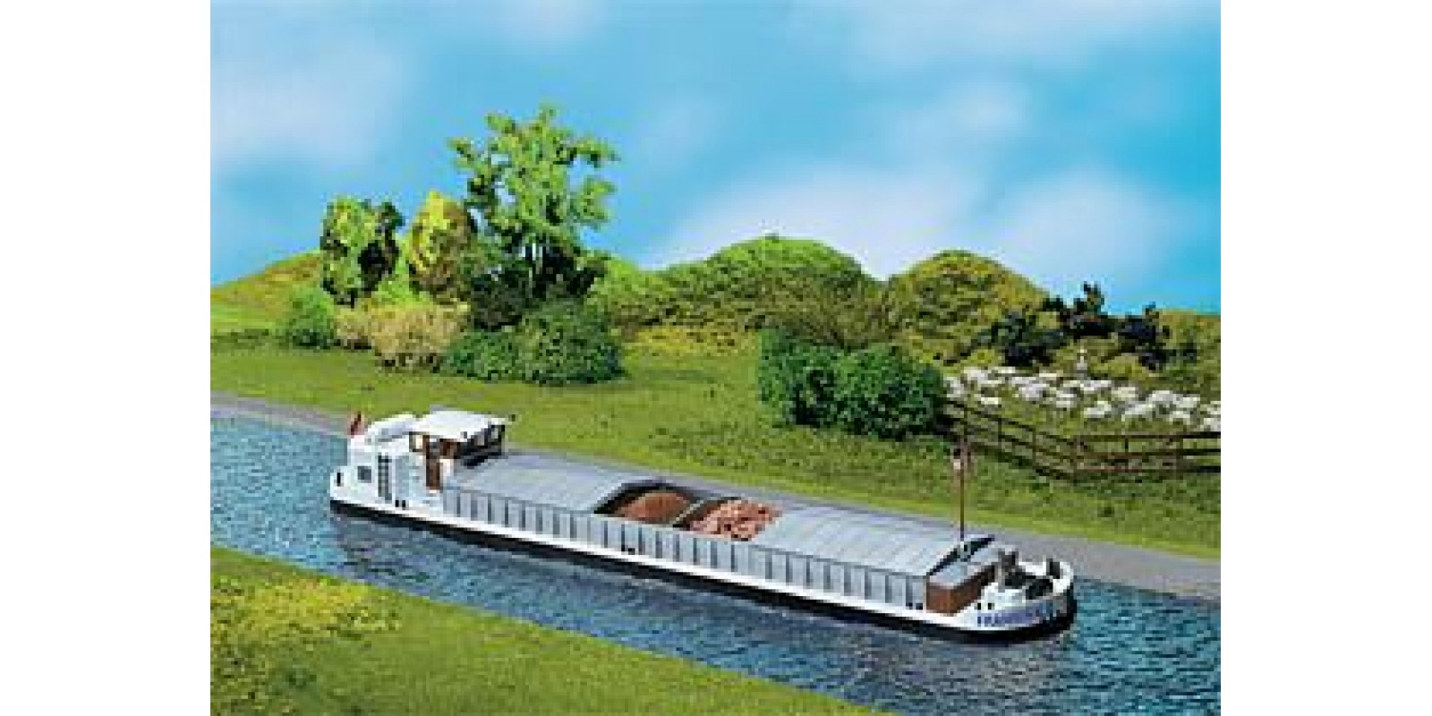 Fa131006  River cargo boat with dwelling cabin