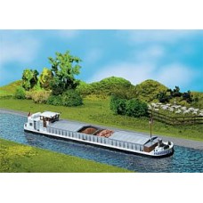 Fa131006  River cargo boat with dwelling cabin