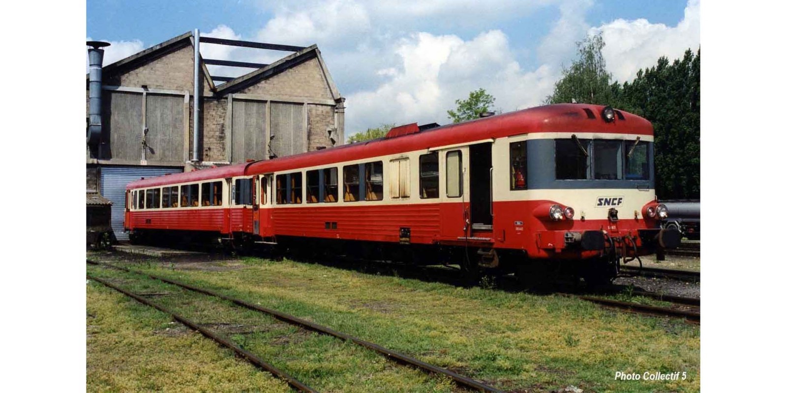 JO2610 SNCF, 2-unit railcar EAD X 4300, red/cream livery, period IV