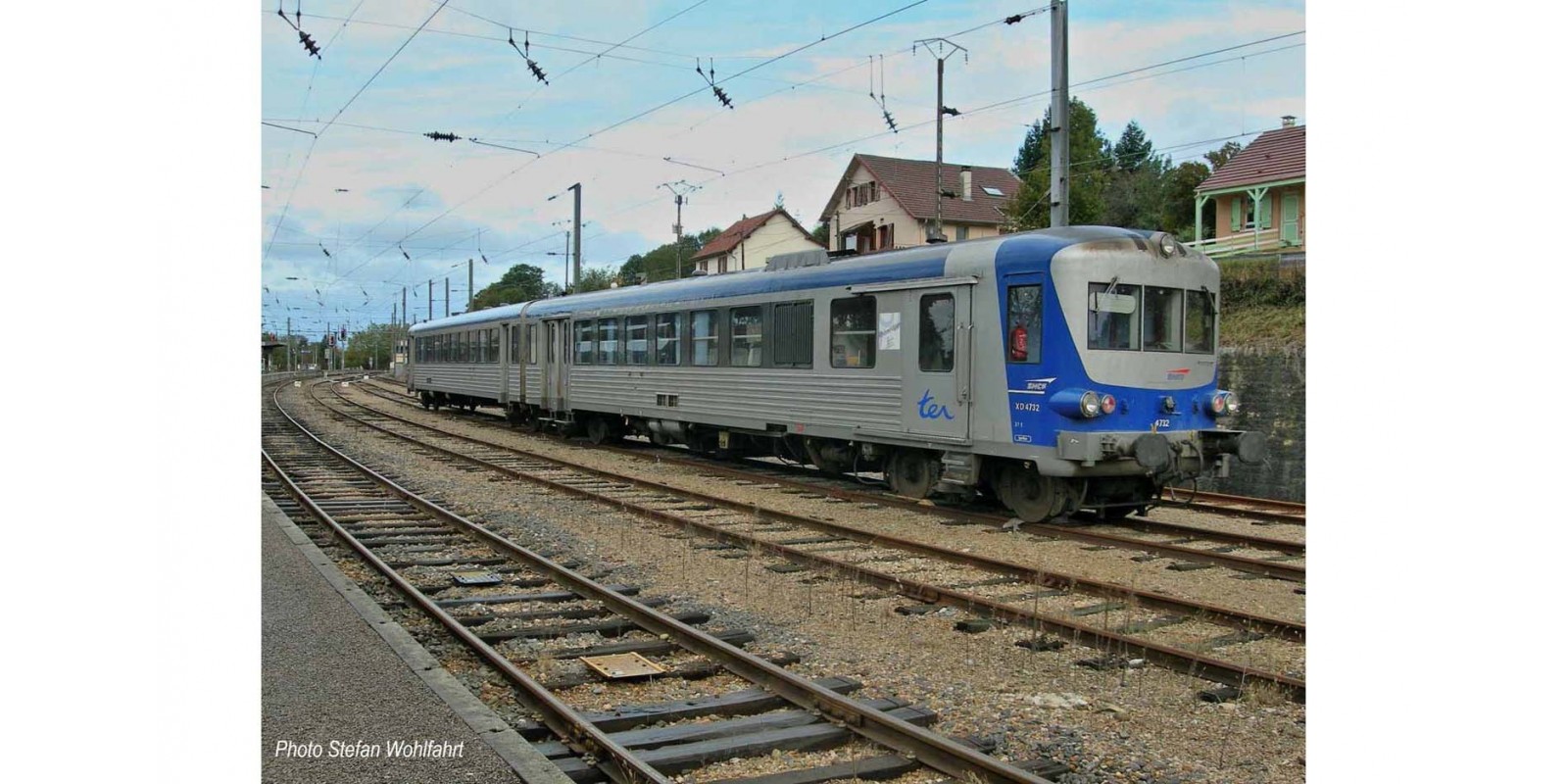 JO2612 SNCF, 2-unit railcar EAD X 4500, blue/silver livery, period V-VI