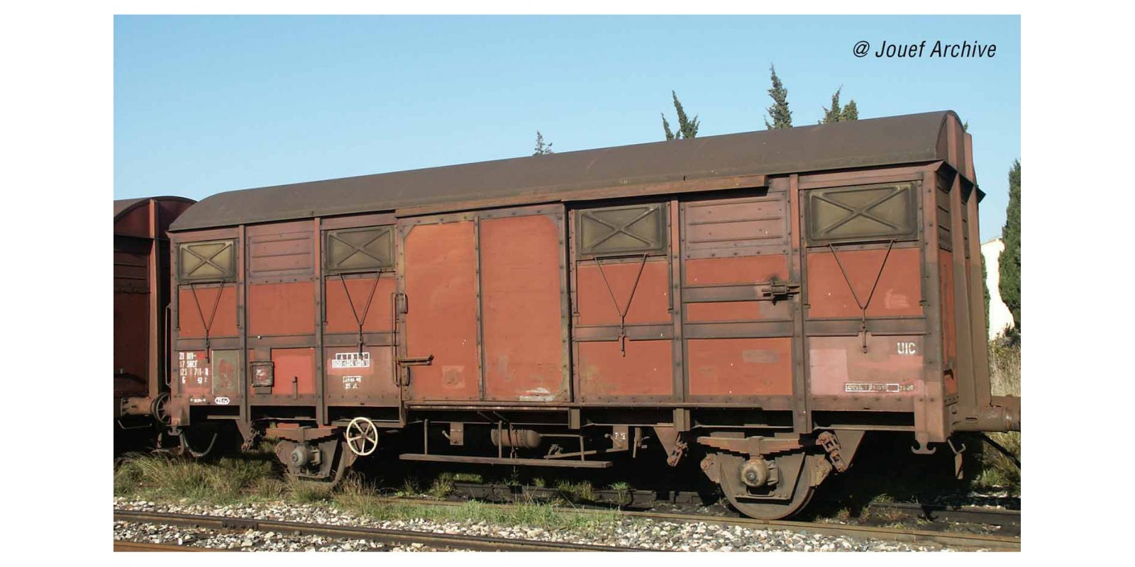 JO6217 SNCF, 2-axle covered wagon G4 with rear light, period IV