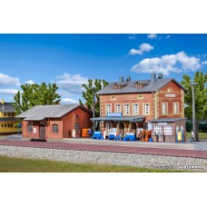 KI37396 N Station Rauenstein with freight shed