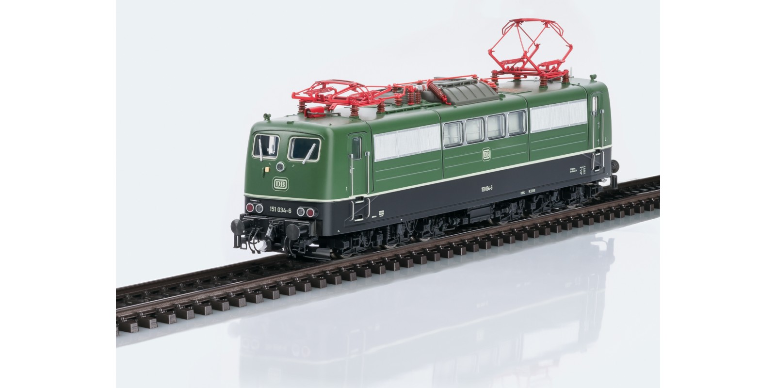 39132 Class 151 Electric Locomotive
