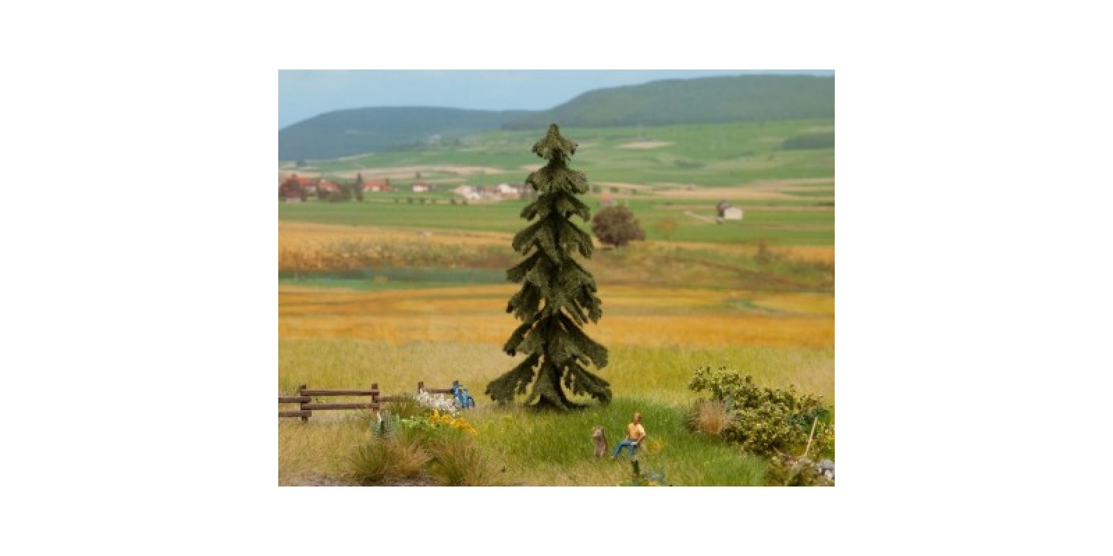 NO21919 Spruce Tree, 10,5 cm high