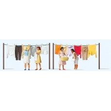 PR10741 Women hanging laundry