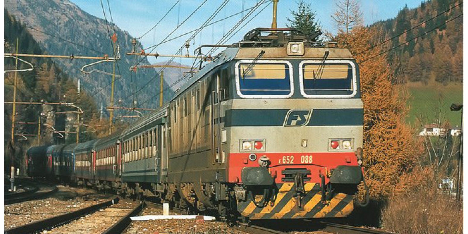 RI2701 FS, E.652 088 in original livery with big frontal running number, ep. IV-V