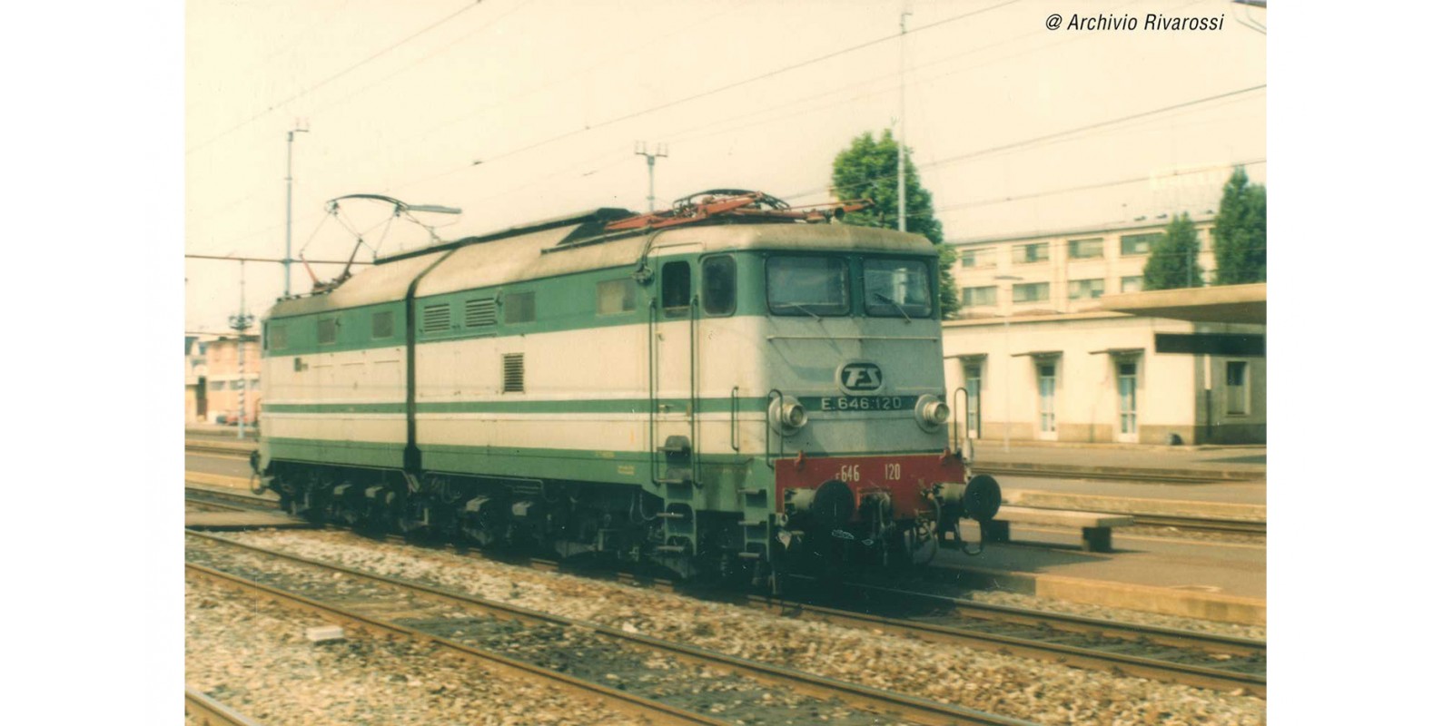 RI2869 FS, electric locomotive E.646 2nd series green/grey aluminium stripes, black bogies, ep. IV