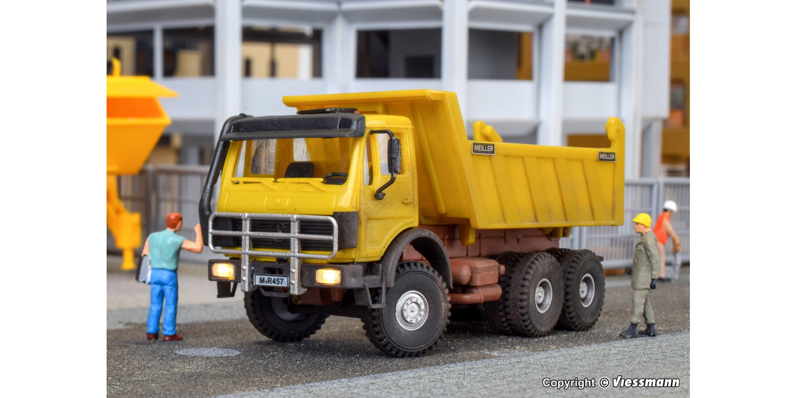 KI14023 H0 MB MEILLER 3-axle tipper, with LED lighting, front steering axle, functional kit