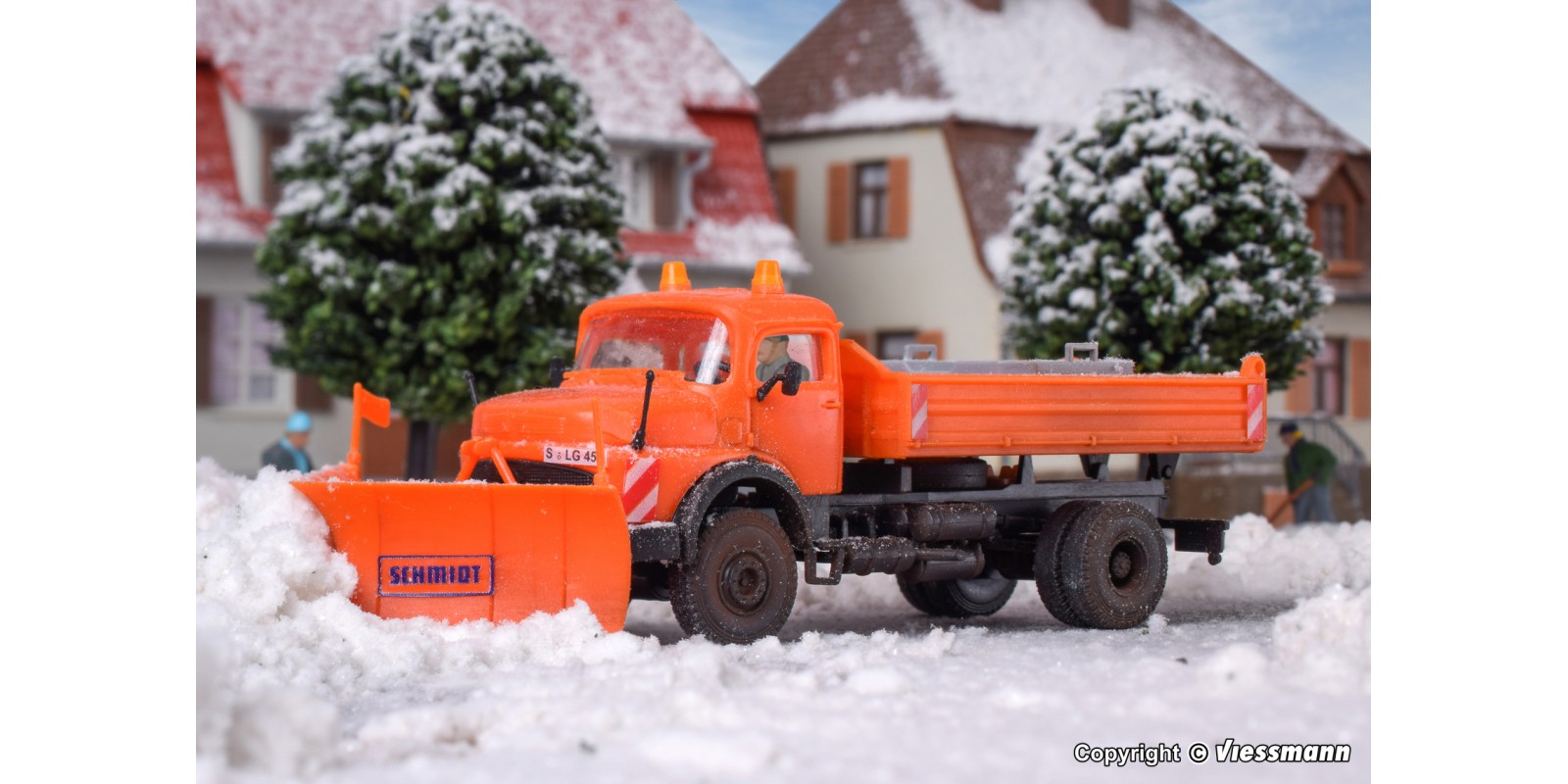 KI15001 H0 MB round bonnet truck with SCHMIDT pointed snow plough