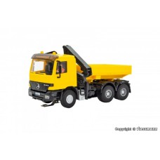 VI8023 H0 MB ACTROS 3-axle tractor with loading crane and rotating flashing lights, basic, functional model