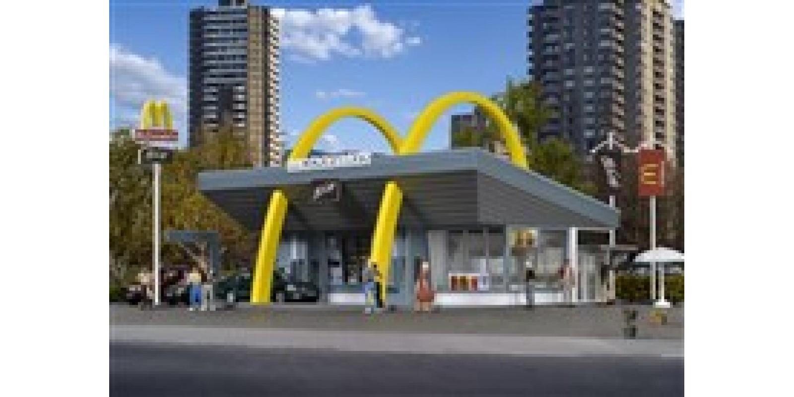 VO43634 H0 McDonald`s fast food restaurant with McDrive
