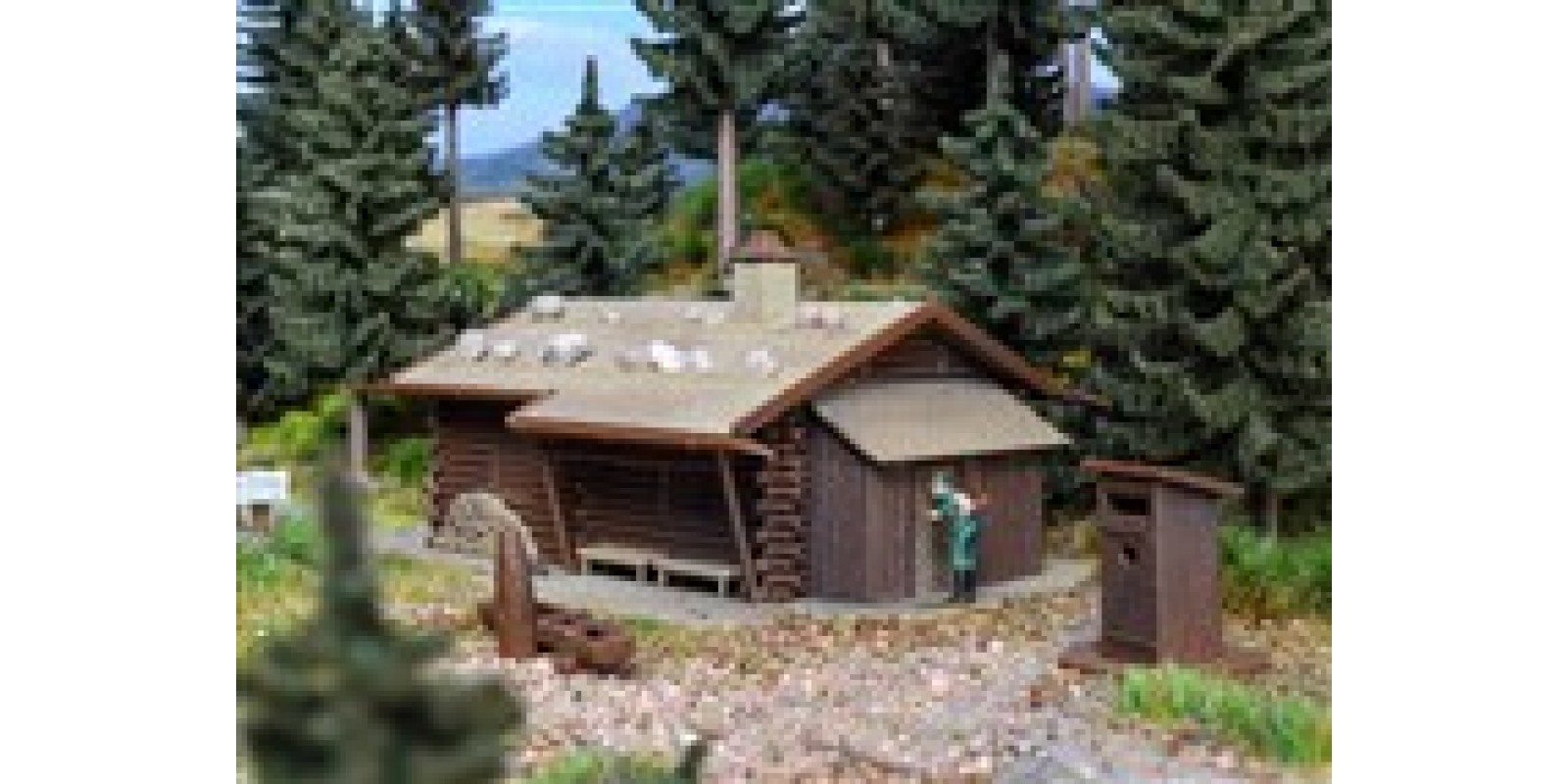 VO43708 H0 Hunting lodge with fountain and outhouse