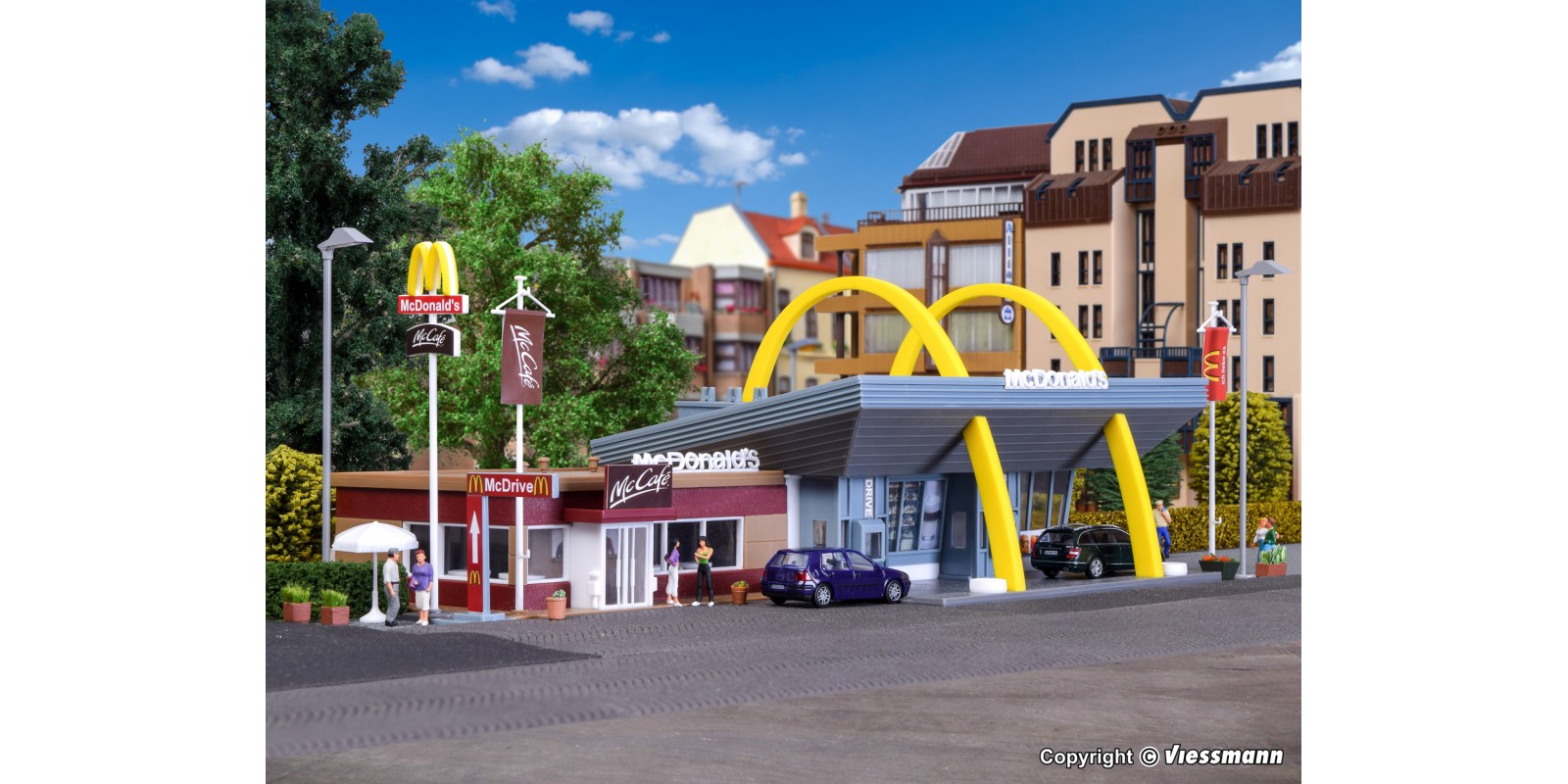 VO43635 H0 McDonald`s fast food restaurant with McCafé
